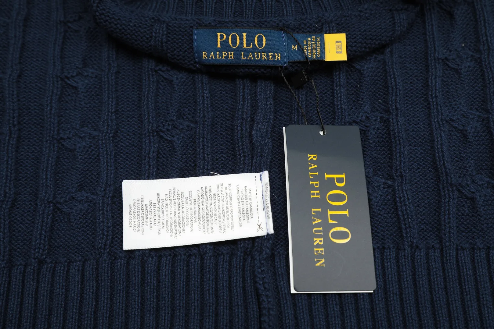 🅿️220 "Top quality" Style number: DS012# [Ralph Lauren round neck solid color pony embroidered logo twist knitted sweater] ✅Ralph Lauren classic basic versatile knitted pullover round neck sweater for men and women ✅Main supplier platform live broadcast Wholesale entity Replacement when out of stock No removal from shelves ✅ZP quality 1:1 version Scan the code to enter the GF website Counter quality ✅Detailed quality The only one in Guangzhou Imported quality cotton yarn, focusing on high-end, cost-effective, good quality needless to say ✅The version is restored to the original order, the maximum size can be worn up to 190 pounds, loose, comfortable and stress-free ✅The upper body is simple and easy to match, ootd must-have style, good-looking clothes are never picky, a must-have in couples' wardrobes, recommended. Size: S-XL Color: Black, off-white, gray, navy, khaki, pink, coffee, red